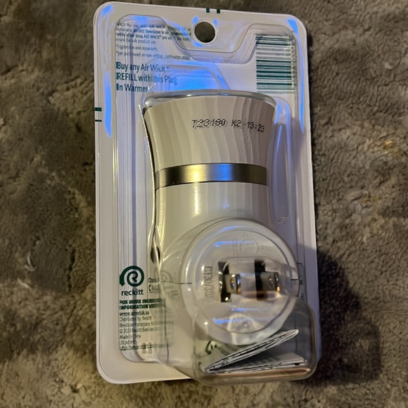 NWT Air Wick Scented Oil Warmer and Refills Cranberry - Picture 4 of 6